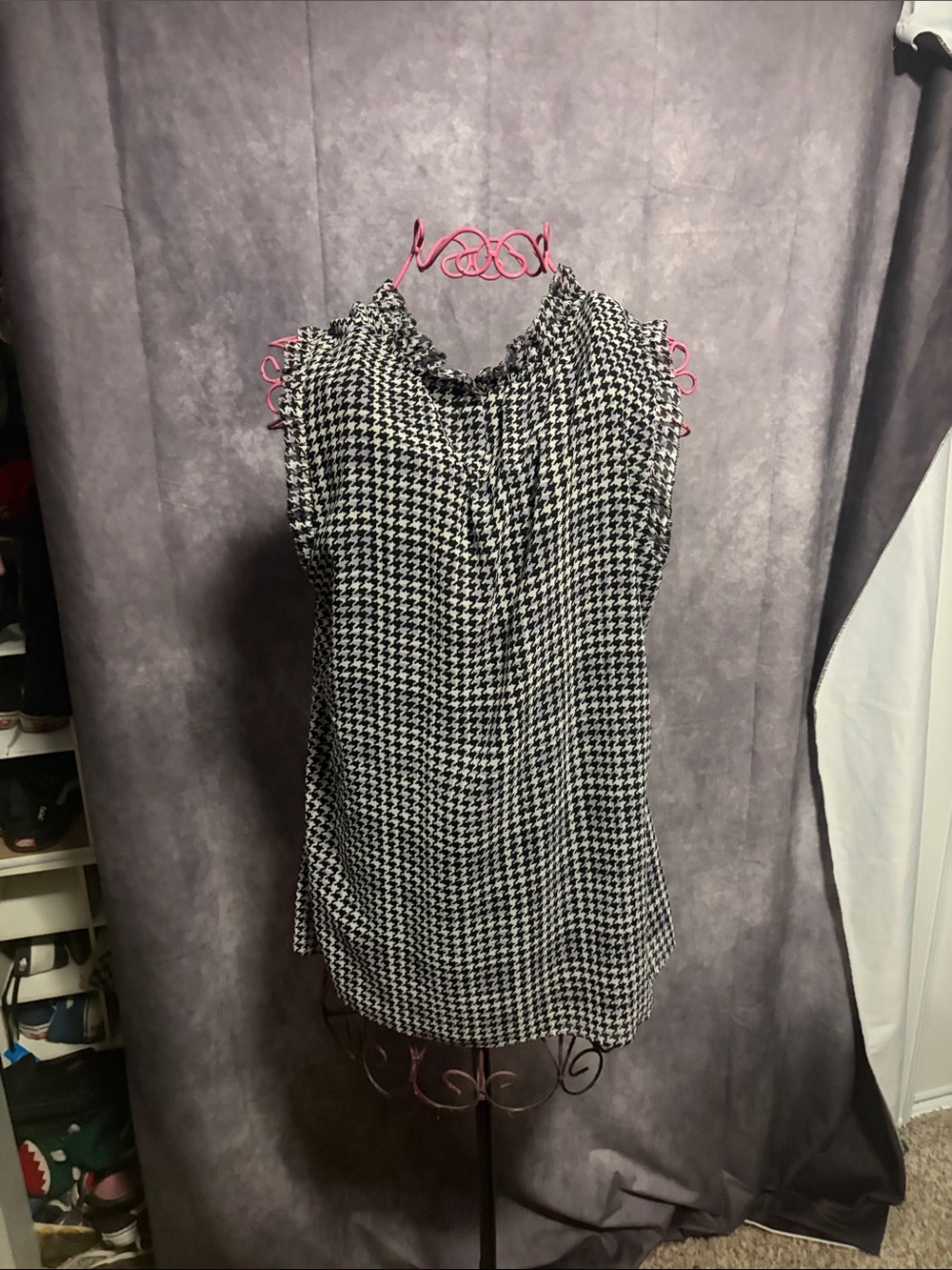 Sleeveless Houndstooth Blouse - Black & White